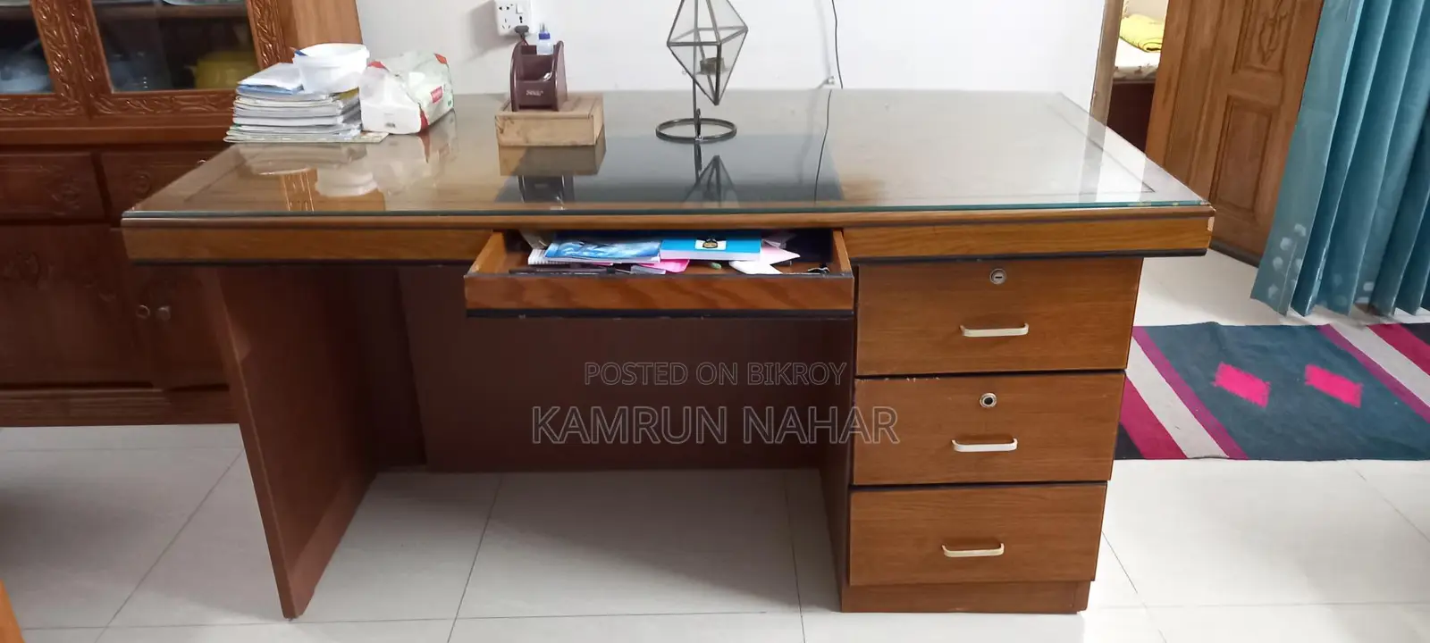 বড় টেবিল