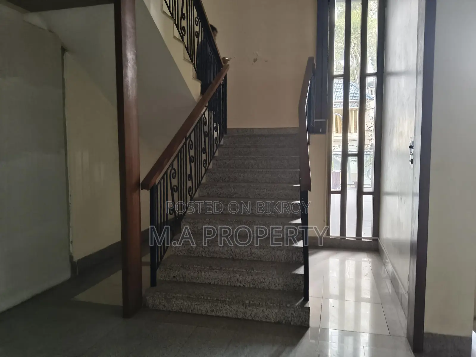 Duplex Baridhara 6-Bed Apartment for Rent