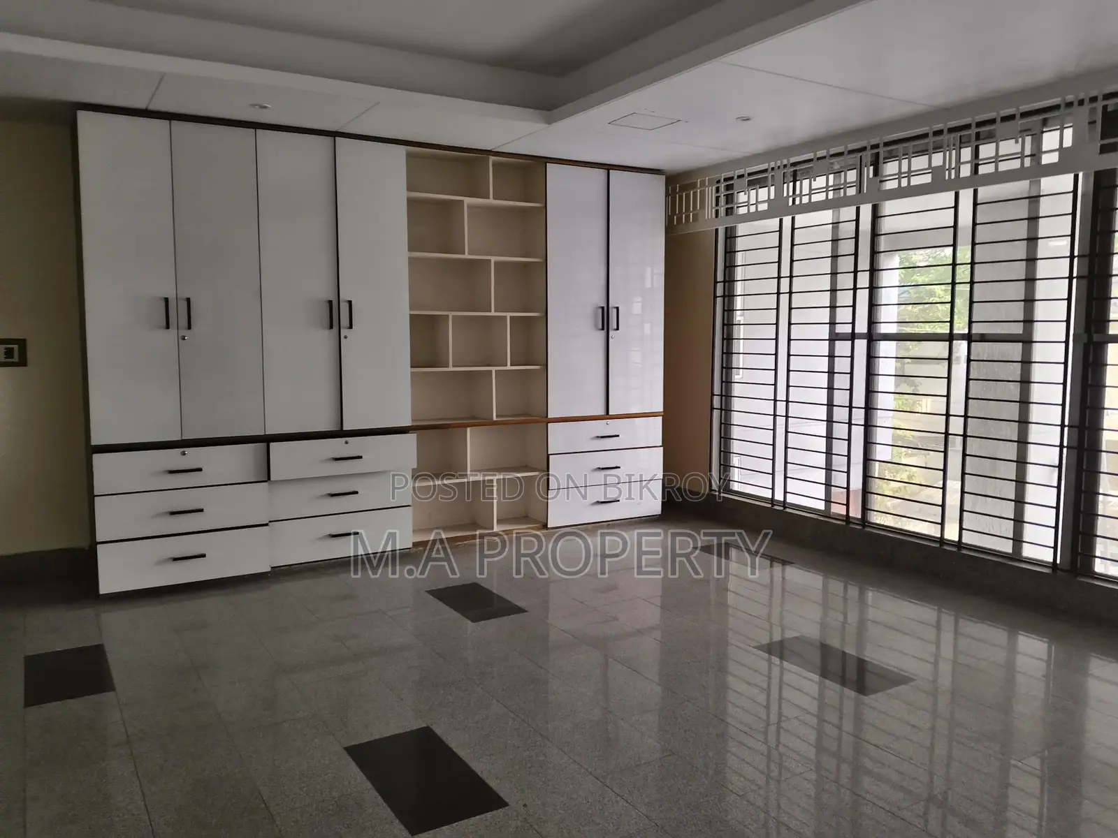 Duplex Baridhara 6-Bed Apartment for Rent