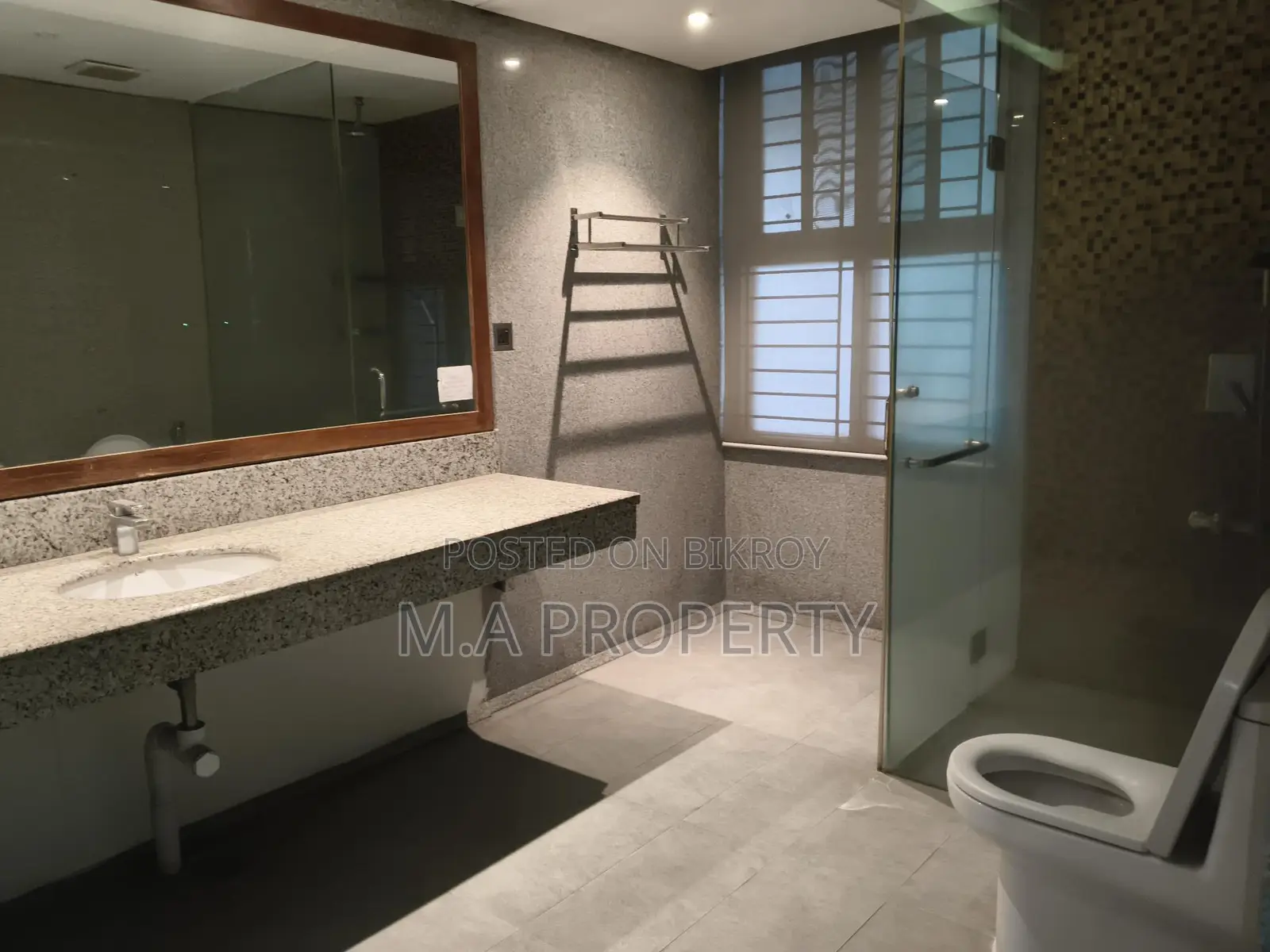 Duplex Baridhara 6-Bed Apartment for Rent