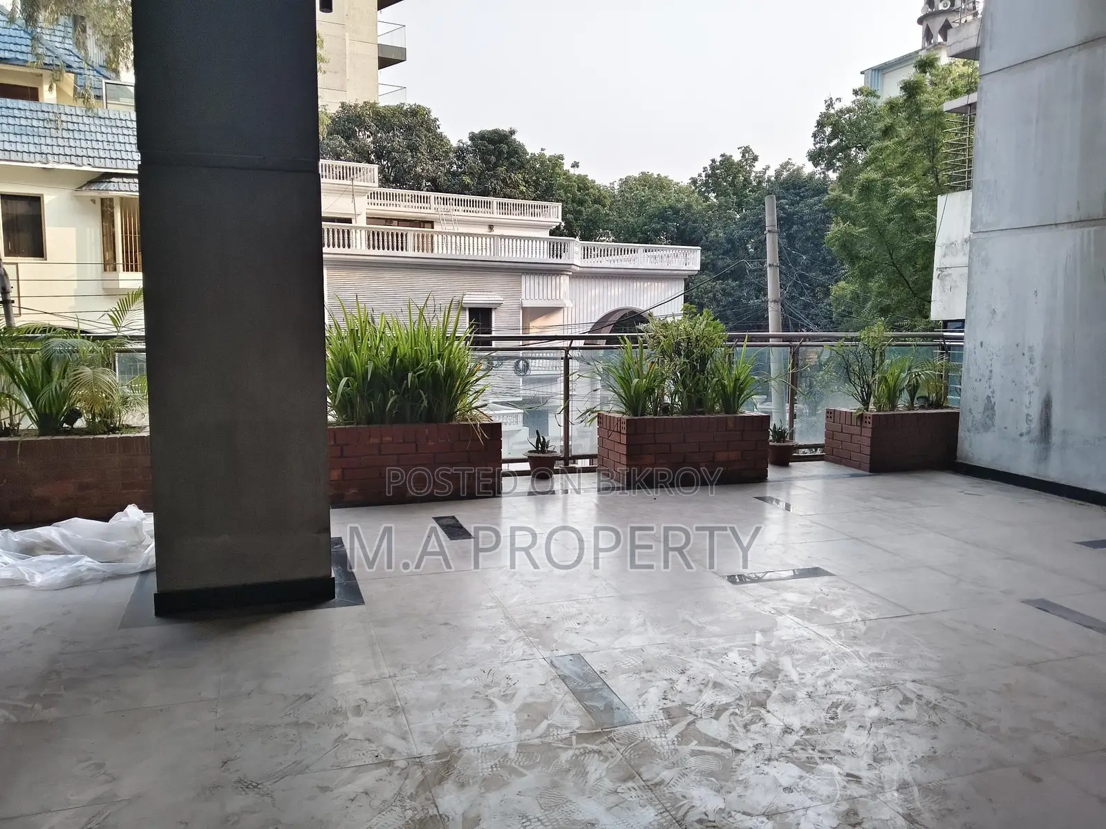Duplex Baridhara 6-Bed Apartment for Rent