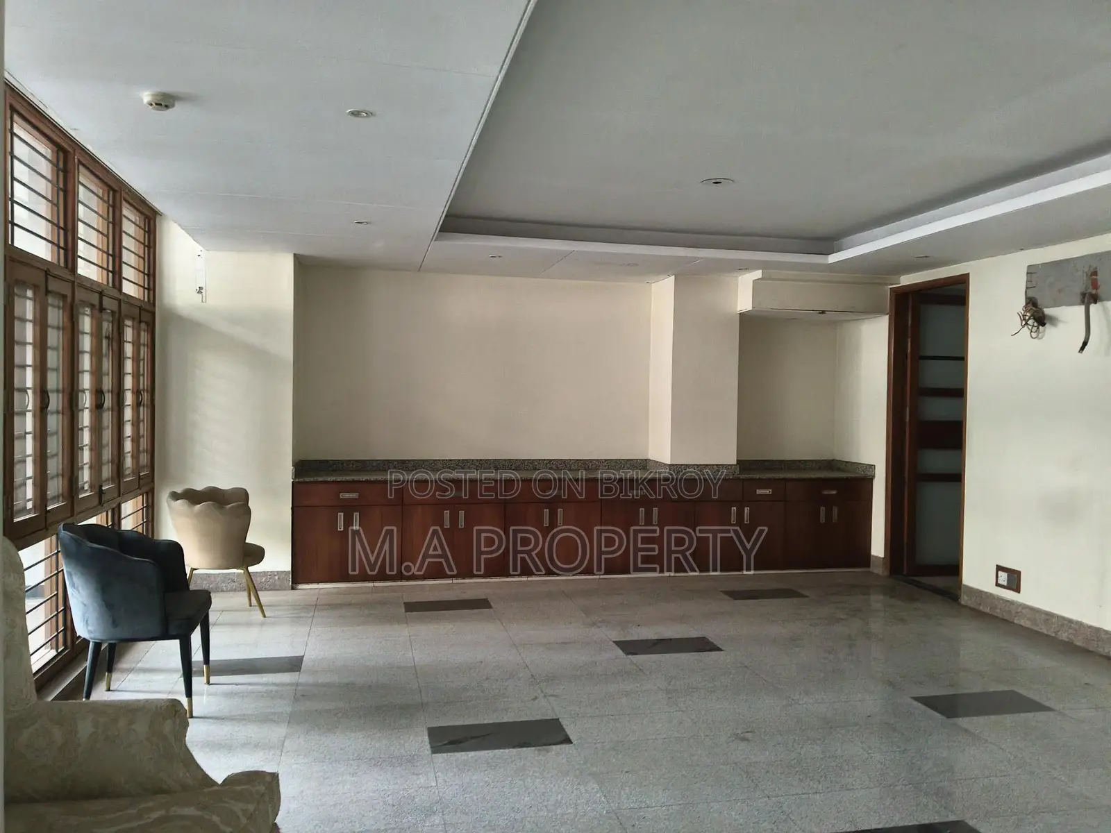 Duplex Baridhara 6-Bed Apartment for Rent