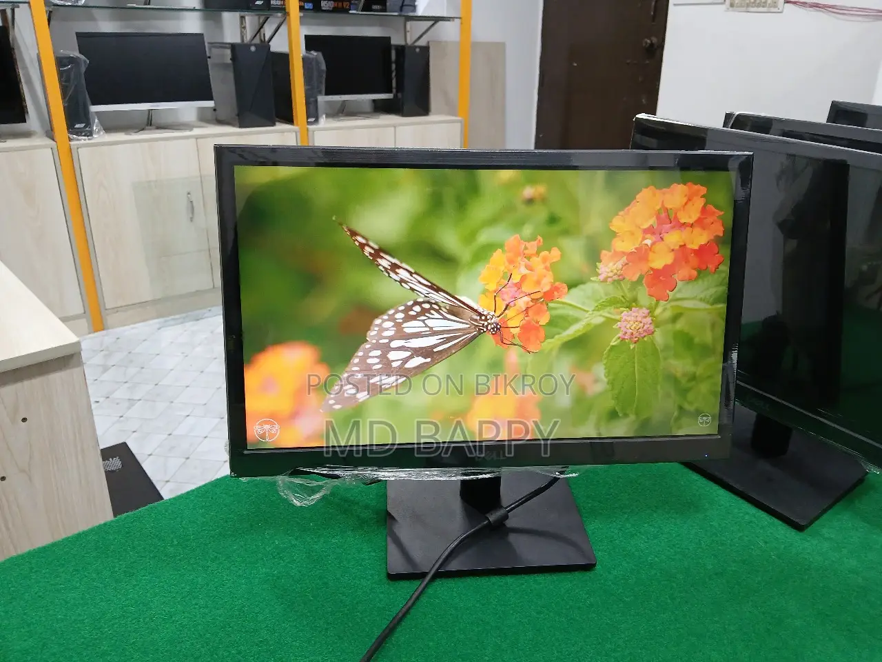 ফুল ফ্রেশ কন্ডিশন DELL ১৯" হোয়াইট। Hdmi + vga