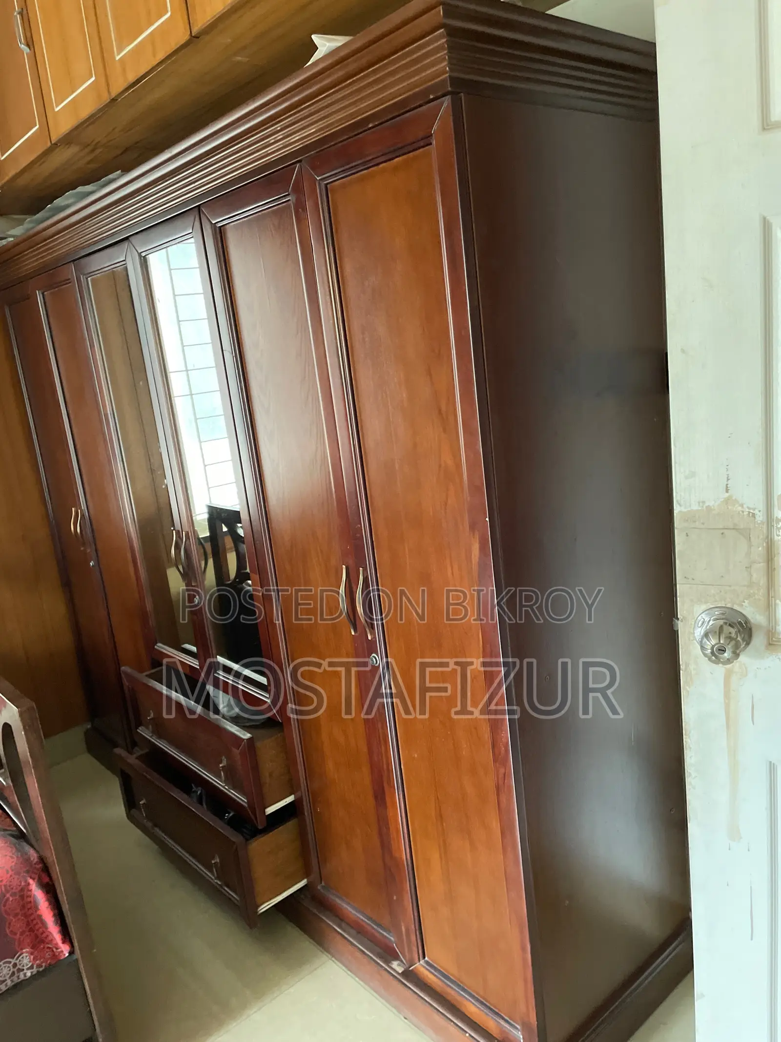 Otobi Almirah Garjan Wood