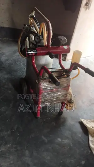 মেলাসটি কোম্পানির মেশিন।