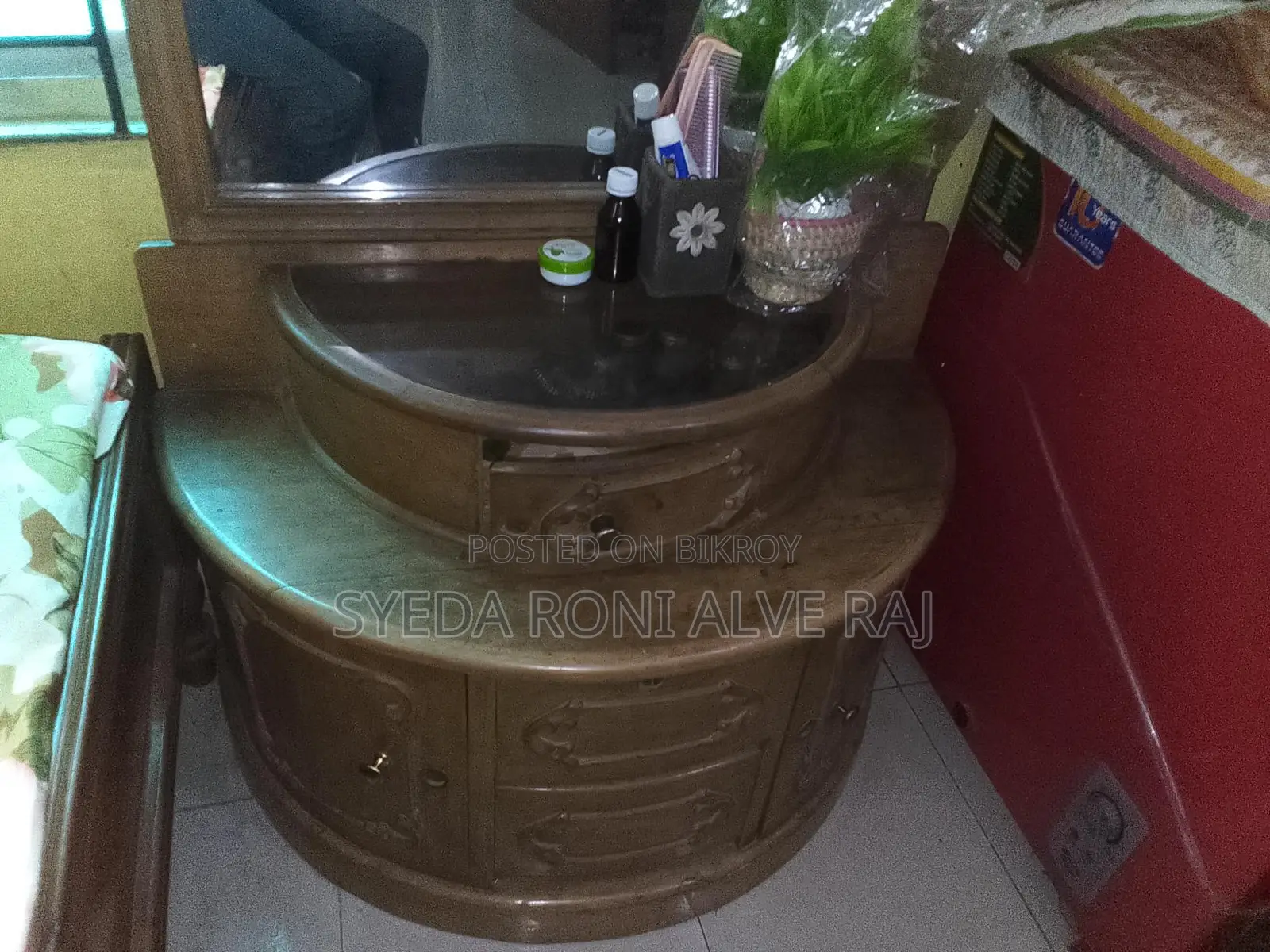 সেগুন কাঠের ড্রেসিং টেবিল বিক্রয় হবে।