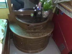 সেগুন কাঠের ড্রেসিং টেবিল বিক্রয় হবে।