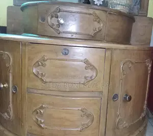 সেগুন কাঠের ড্রেসিং টেবিল বিক্রয় হবে।