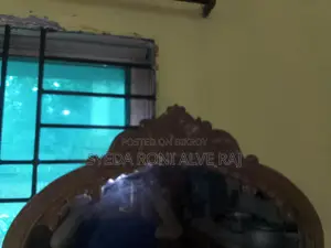 সেগুন কাঠের ড্রেসিং টেবিল বিক্রয় হবে।