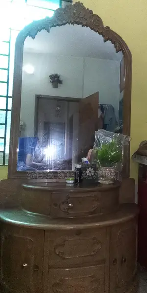 সেগুন কাঠের ড্রেসিং টেবিল বিক্রয় হবে।