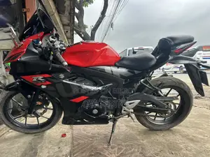 Suzuki GSX R150 ABS . 2021