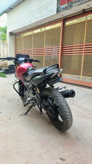 Bajaj Pulsar 150 . 2012