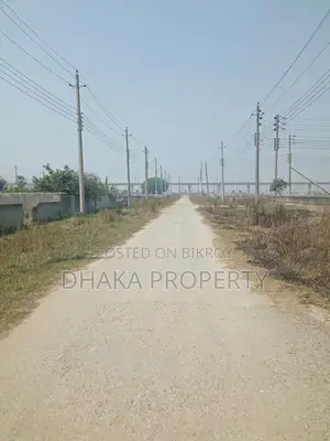 30ft Rd 3 Katha Park West At Sector-17/A
