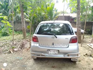 Toyota Vitz 2001