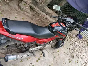 Bajaj Pulsar 150 . 2015
