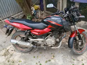 Bajaj Pulsar 150 . 2015