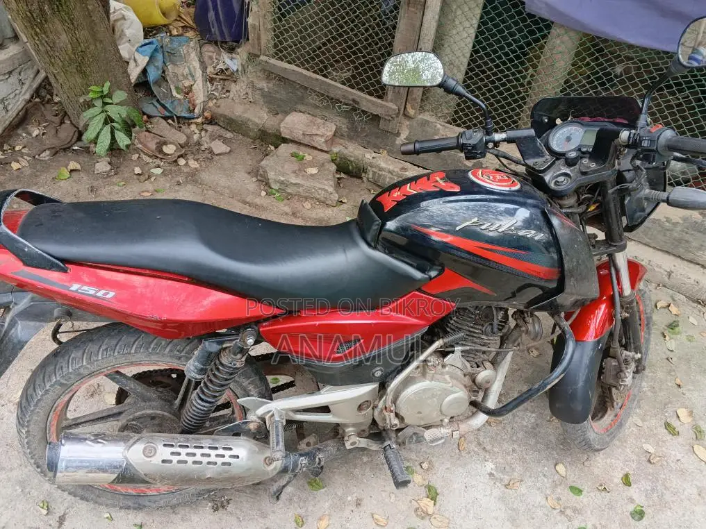 Bajaj Pulsar 150 . 2015