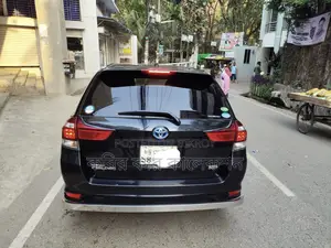 Toyota Fielder hybrid 2017