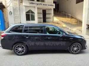 Toyota Fielder hybrid 2017
