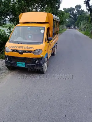 Mahindra Laguna 2022