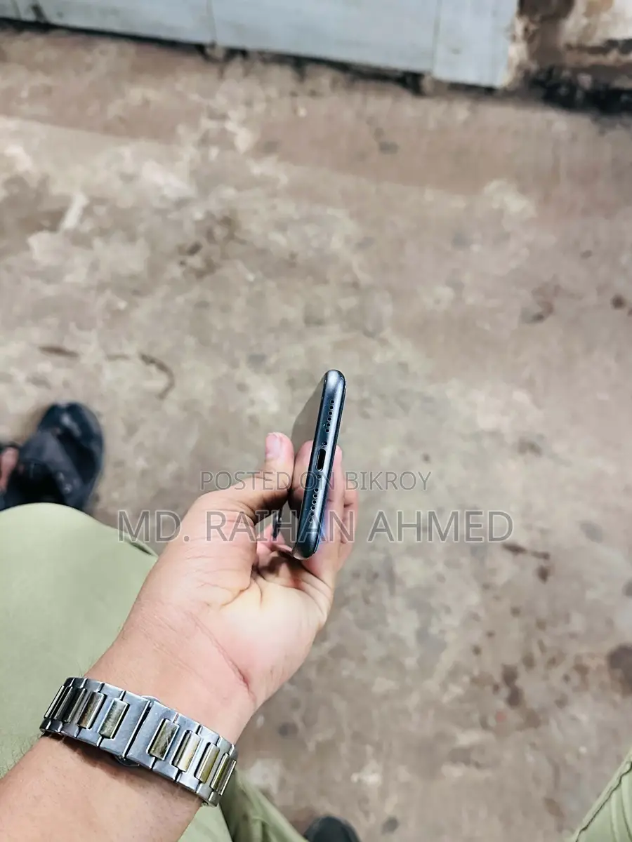 Apple iPhone 11 (Used)
