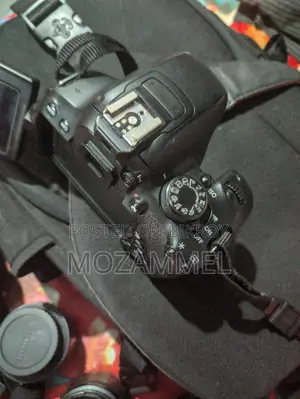 Cannon 700D