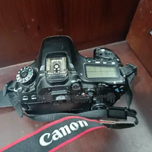 Canon 80 D camera to be sold urgently