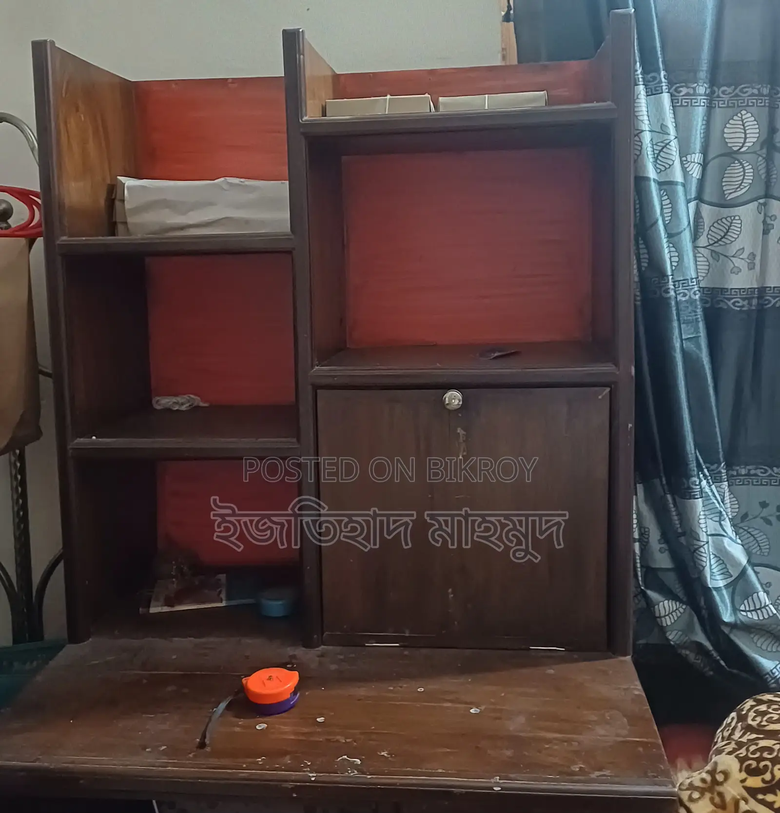 টেবিল কাম বুকশেলফ