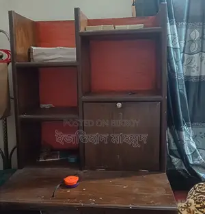 টেবিল কাম বুকশেলফ