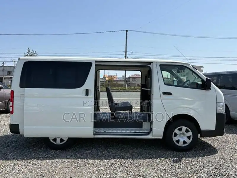 Toyota Hiace DX package 2021