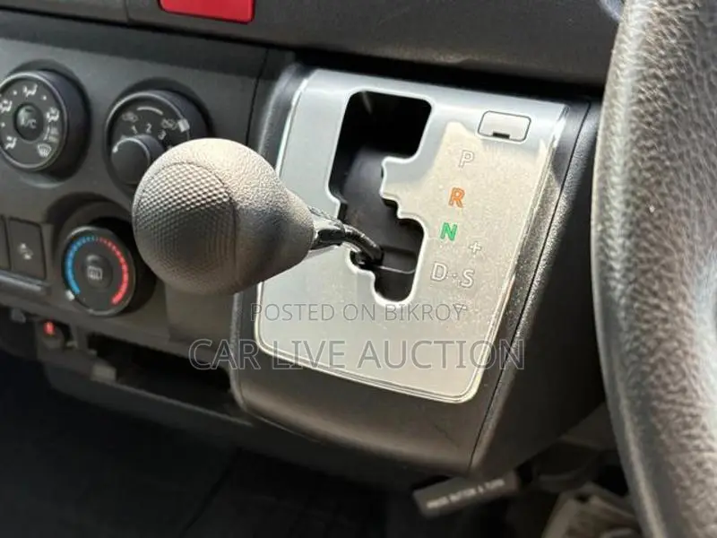 Toyota Hiace DX package 2021