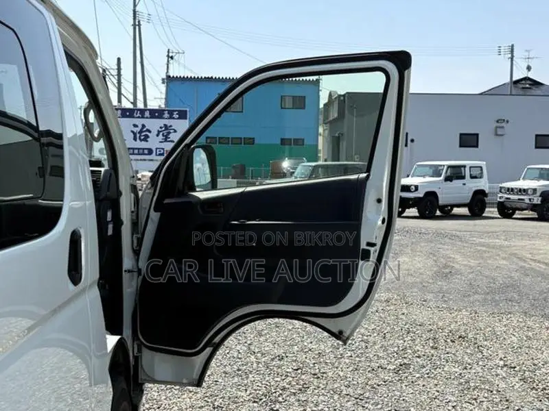 Toyota Hiace DX package 2021