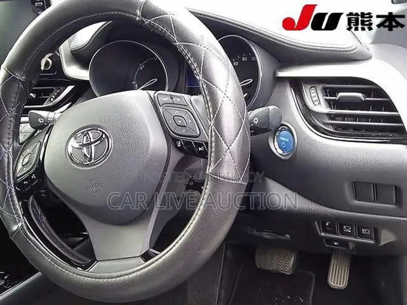 Toyota C-HR hybrid 2021