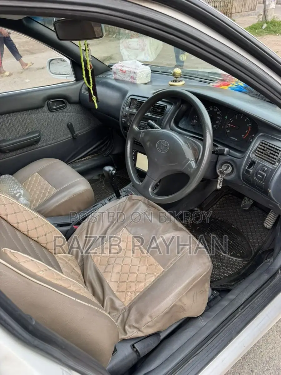 Toyota Corolla 1994 White