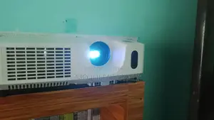 Hitachi 4000 Lumens Projector for Sale