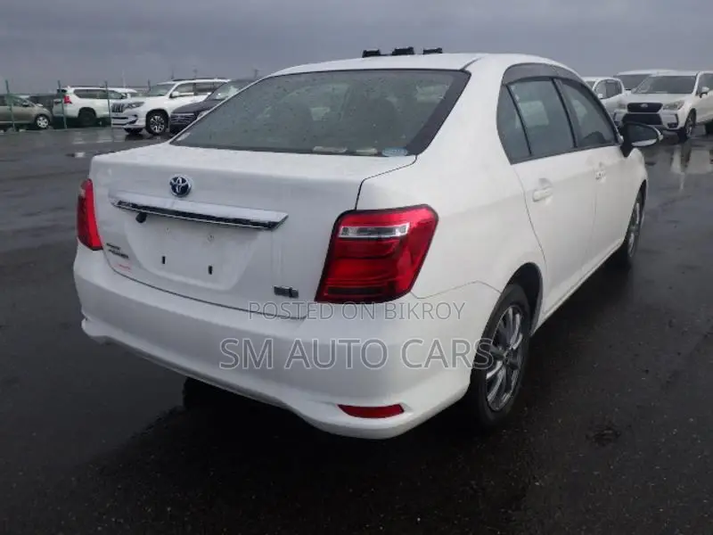 Toyota Axio Hybrid EX White 2021