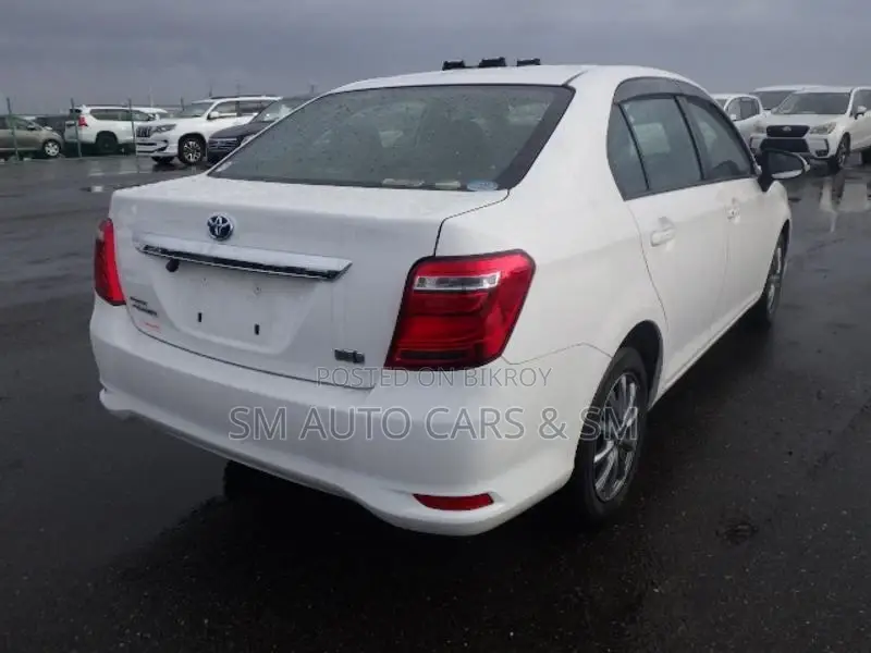 Toyota Axio Hybrid EX White 2021