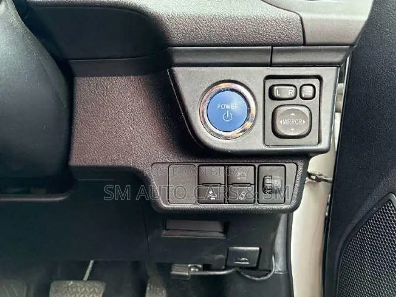 Toyota Axio Hybrid EX White 2021