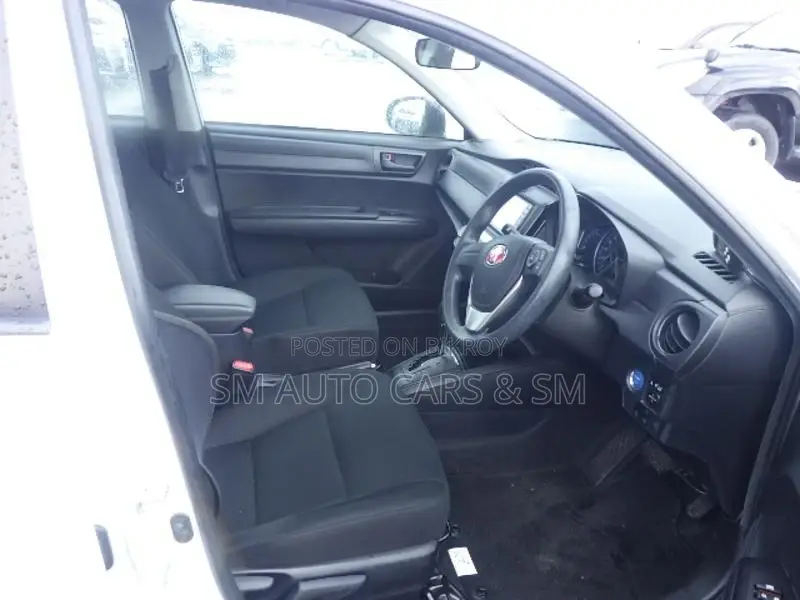 Toyota Axio Hybrid EX White 2021