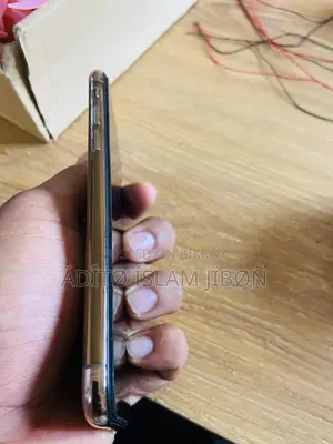 Apple iPhone XS (Used)