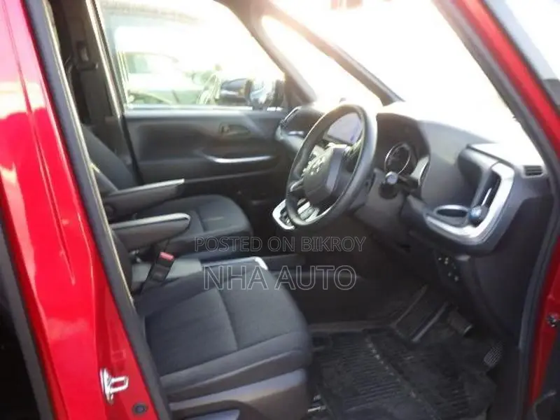 Toyota Noah SG 7seat 2022