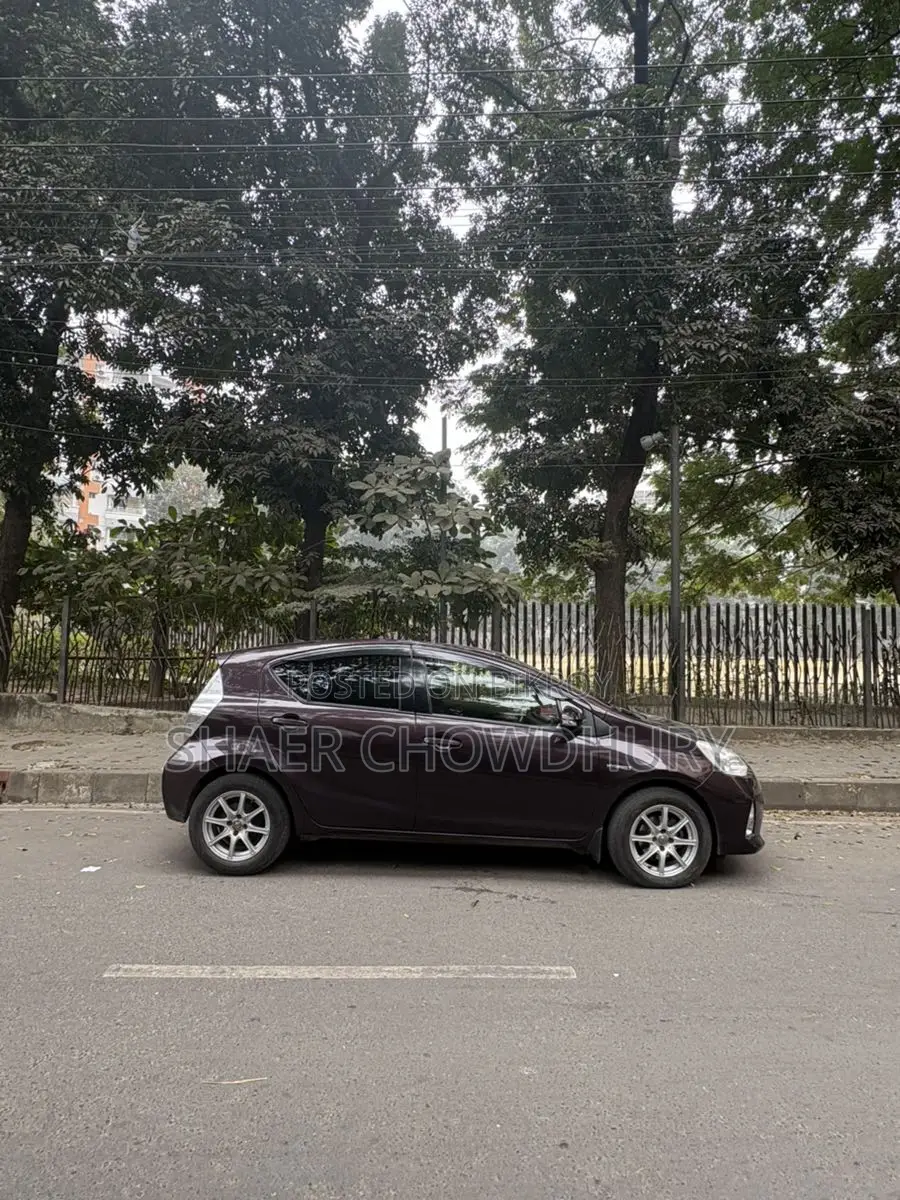 Toyota Aqua 2014 Maroon