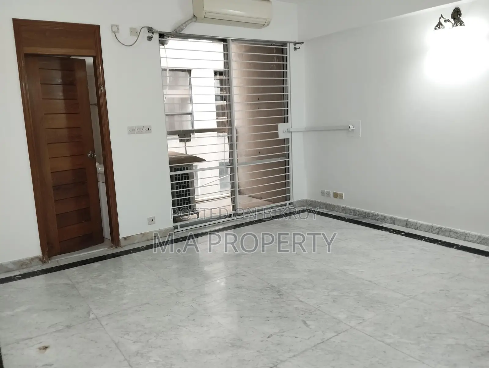 Excellent Unfurnished Flat Rent In Baridhara Diplomatic