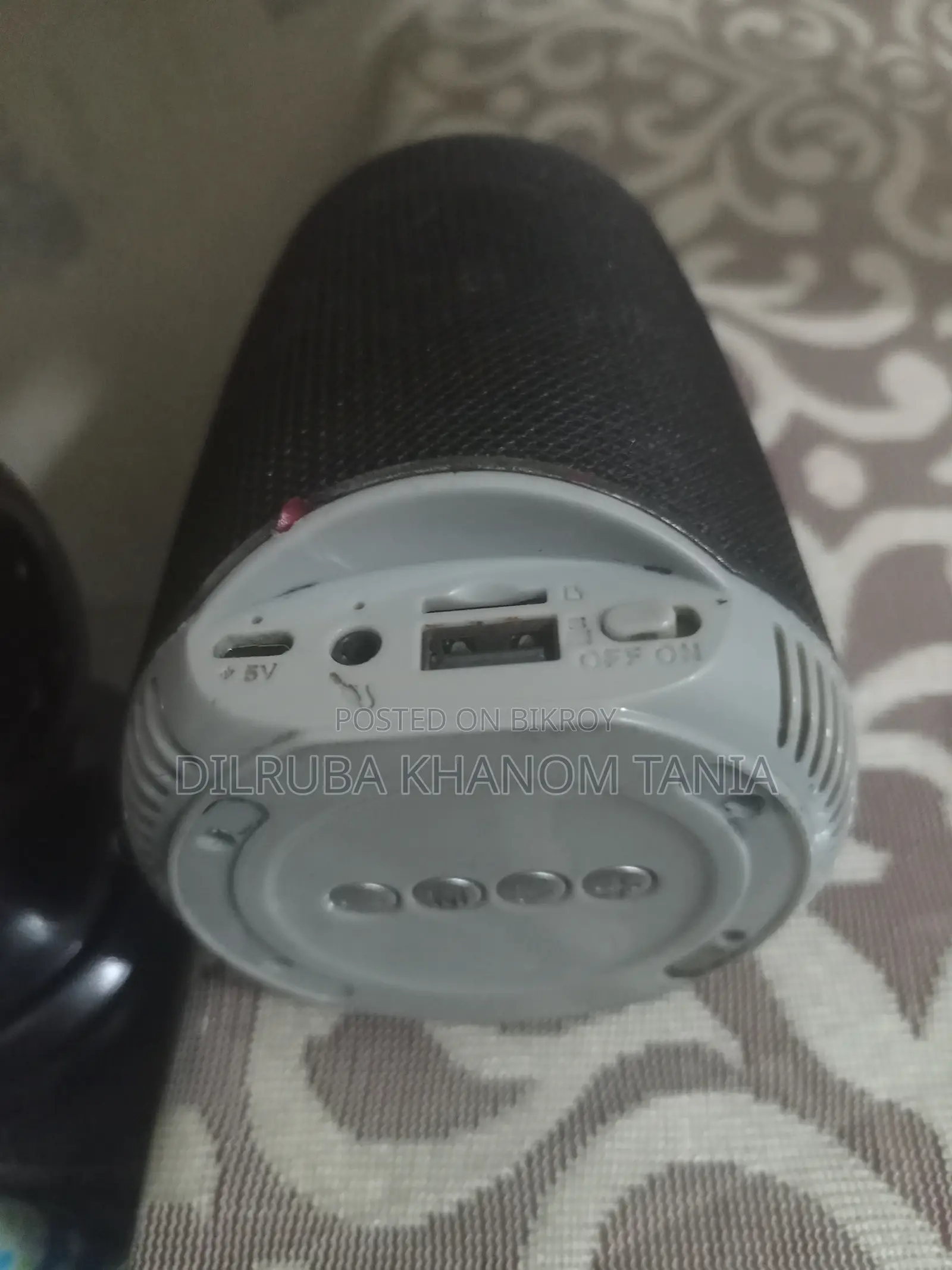 Speaker with a Free Ring