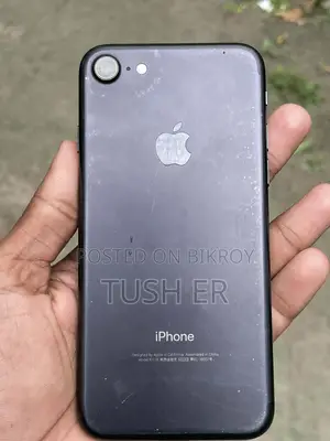 Apple iPhone 7 . (Used)