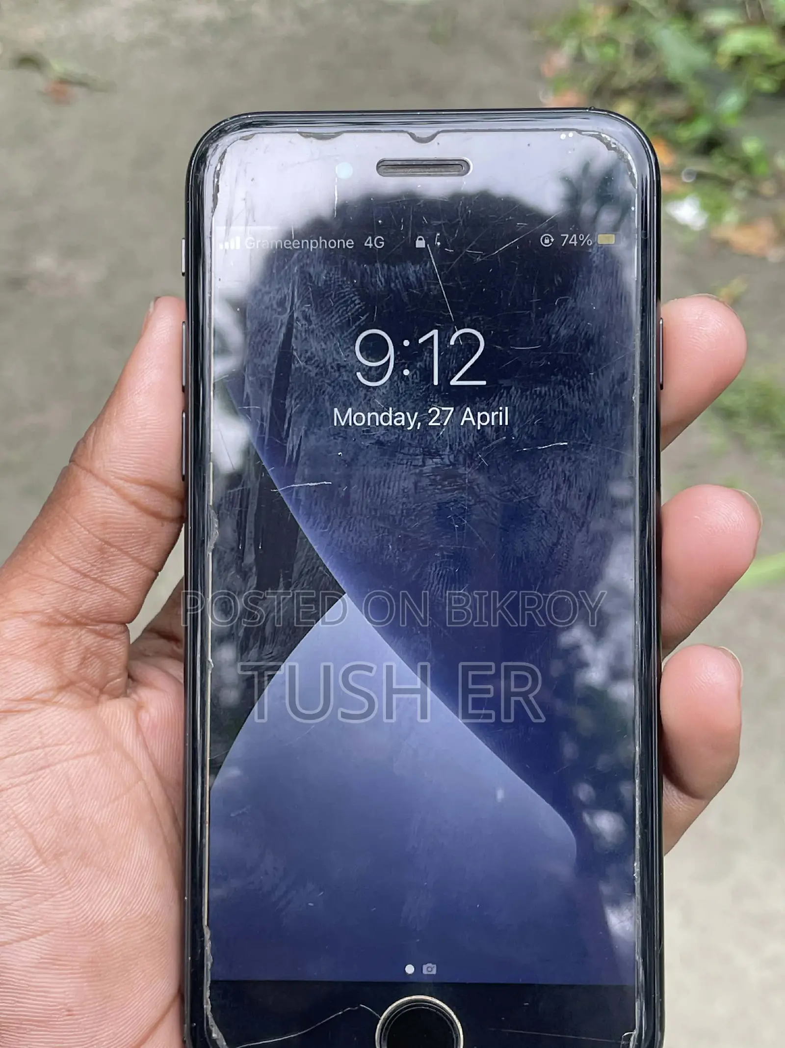 Apple iPhone 7 . (Used)
