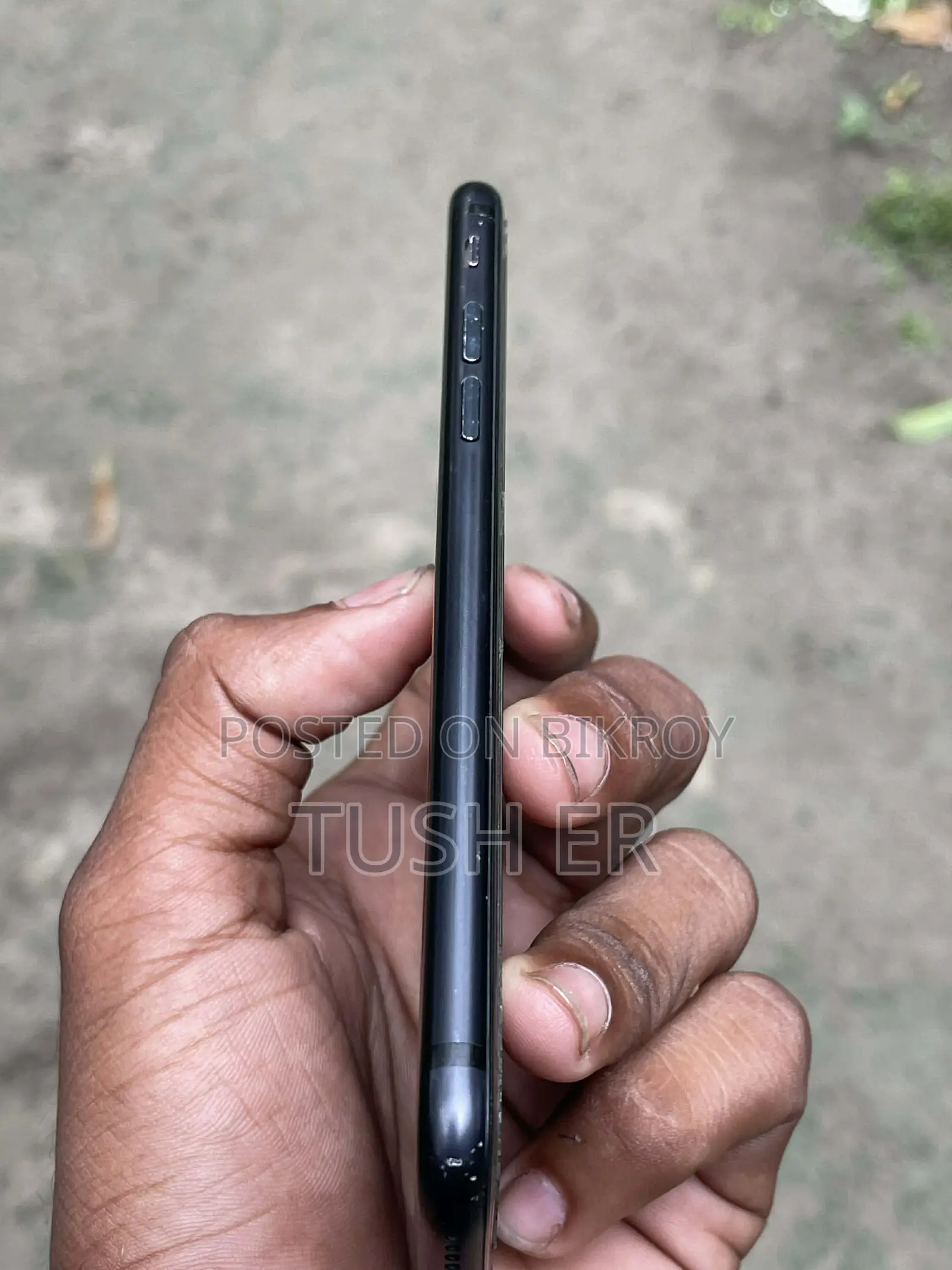 Apple iPhone 7 . (Used)