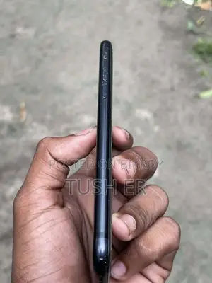 Apple iPhone 7 . (Used)