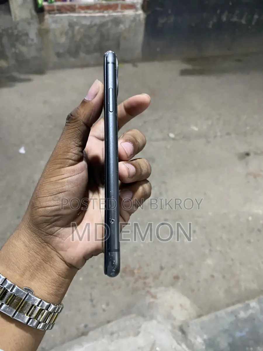 Apple iPhone 11 (Used)