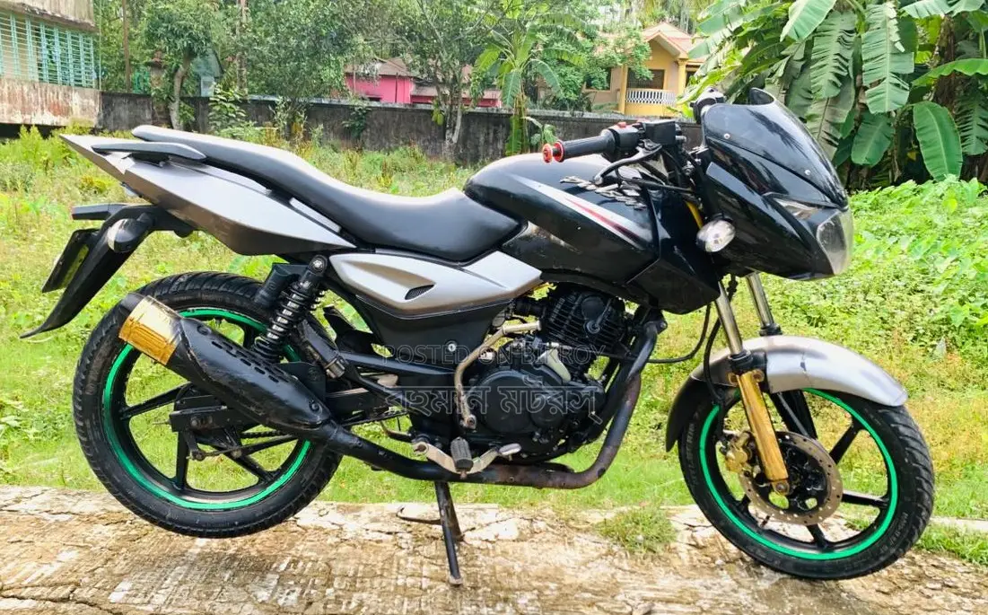 Bajaj Pulsar 150 . 2004
